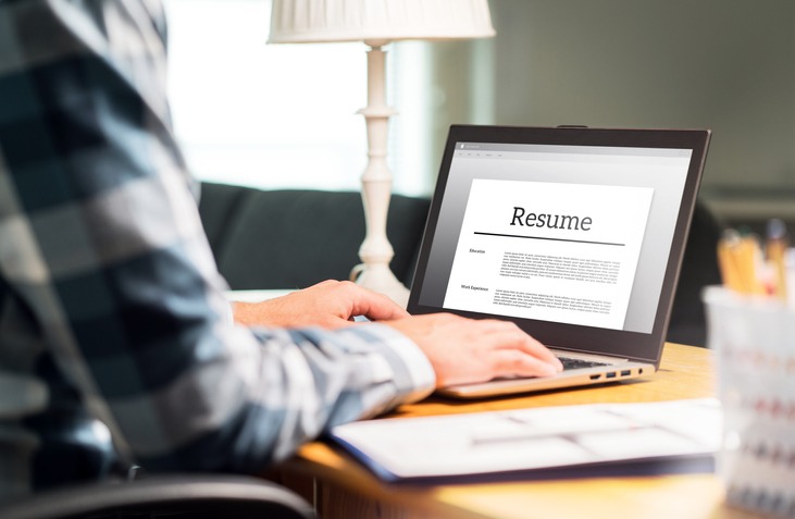 Man using an online resume service