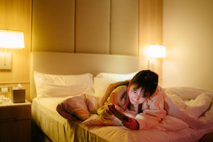 Woman visiting a fandom website on her cell phone