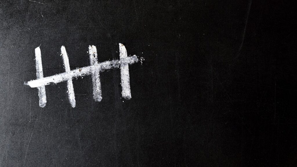 A 5-strike symbol in chalk mark